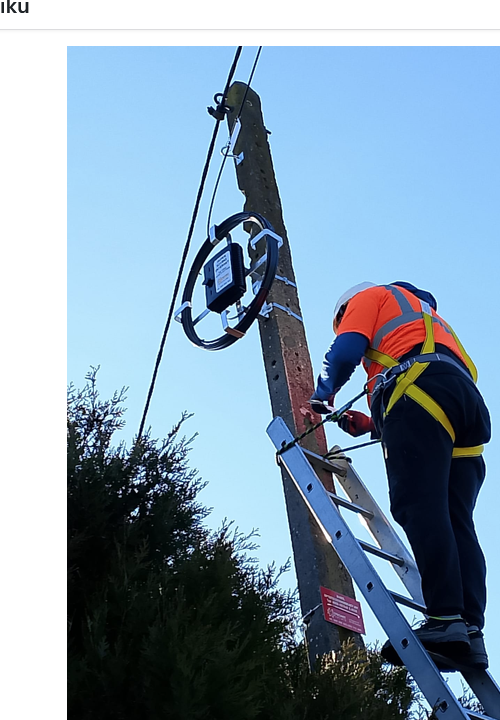 Instalator PRONET-SERWIS podczas montażu sieci światłowodowej