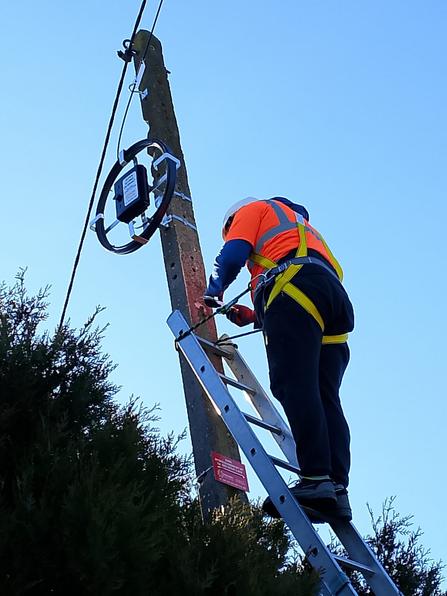 Instalator PRONET przy pracy